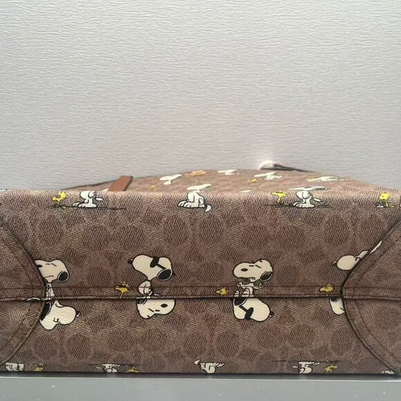Coach Snoopy City Tote size 34*29*11cm - Picture 4 of 7